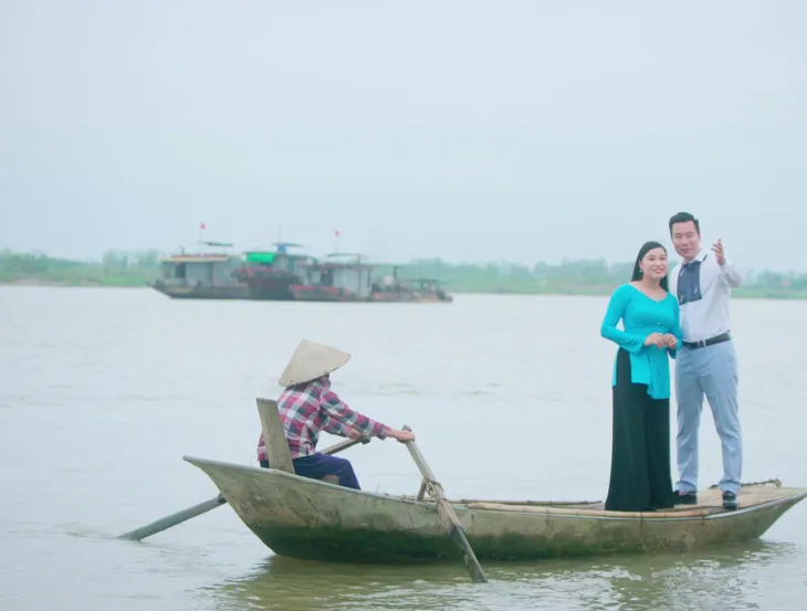 Sao mai Xuân Hảo tái xuất tình tứ với Bùi Thúy ca ngợi vẻ đẹp Thái Bình - Ảnh 1. Sao mai Xuân Hảo tái xuất tình tứ với Bùi Thúy ca ngợi vẻ đẹp Thái Bình - Ảnh 1.