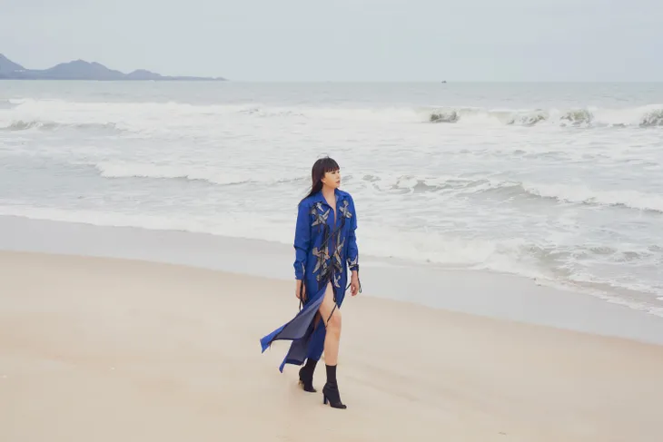 Hoa hậu Hằng Nguyễn diện đồ “country rock” tự thiết kế dạo biển Quy Nhơn - Ảnh 6. Hoa hậu Hằng Nguyễn diện đồ “country rock” tự thiết kế dạo biển Quy Nhơn - Ảnh 6.