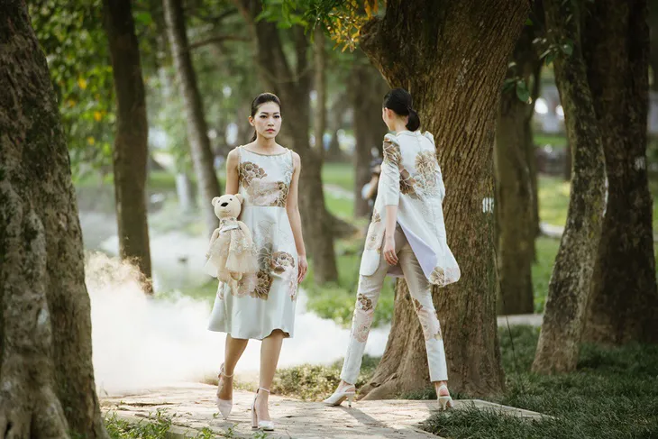 Dàn người mẫu gây chú ý khi ôm gấu bông trình diễn BST mới của Cao Minh Tiến - Ảnh 6. Dàn người mẫu gây chú ý khi ôm gấu bông trình diễn BST mới của Cao Minh Tiến - Ảnh 6.