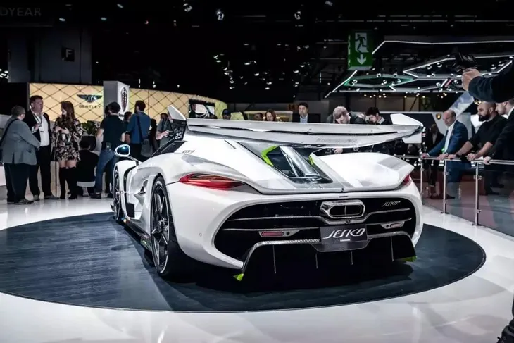 Lý do siêu xe Koenigsegg Jesko giá 65 tỷ đồng vẫn “cháy” hàng? - Ảnh 1. Lý do siêu xe Koenigsegg Jesko giá 65 tỷ đồng vẫn “cháy” hàng? - Ảnh 1.