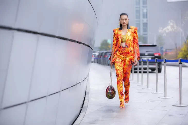 Lên đồ xuống phố, Top 3 The Face Vietnam 2018 nổi bật tại xứ Hàn - Ảnh 2. Lên đồ xuống phố, Top 3 The Face Vietnam 2018 nổi bật tại xứ Hàn - Ảnh 2.