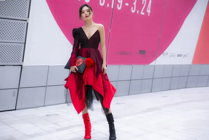 Lên đồ xuống phố, Top 3 The Face Vietnam 2018 nổi bật tại xứ Hàn - Ảnh 3. Lên đồ xuống phố, Top 3 The Face Vietnam 2018 nổi bật tại xứ Hàn - Ảnh 3.