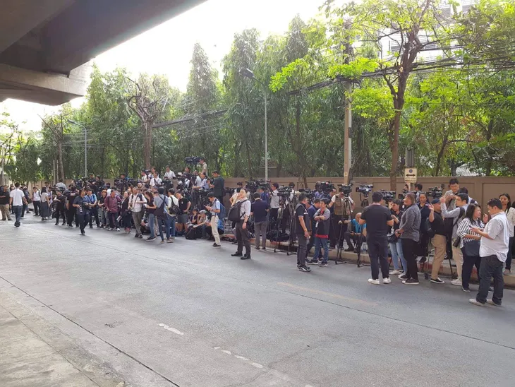 Ảnh: Người dân Thái Lan xếp hàng đi bỏ phiếu bầu Tổng tuyển cử 2019 - Ảnh 9. Ảnh: Người dân Thái Lan xếp hàng đi bỏ phiếu bầu Tổng tuyển cử 2019 - Ảnh 9.