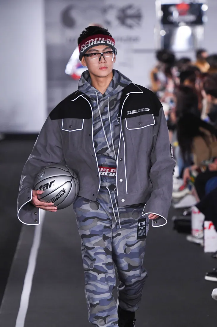 Quán quân The Face Vietnam 2018 tự tin sải bước tại Seoul Fashion Week - Ảnh 1. Quán quân The Face Vietnam 2018 tự tin sải bước tại Seoul Fashion Week - Ảnh 1.