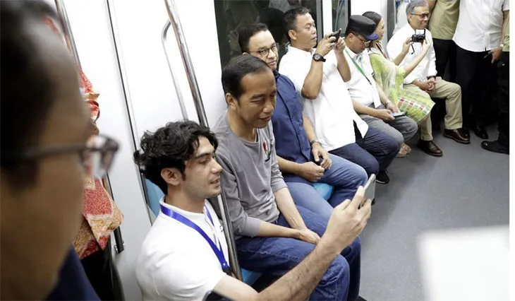 Khai trương tàu điện MRT đầu tiên tại Jakarta - Ảnh 1. Khai trương tàu điện MRT đầu tiên tại Jakarta - Ảnh 1.