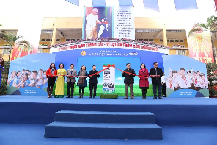 Chương trình Sữa học đường tại Hà Nội: Nhiều phụ huynh muốn mỗi con được thêm 2-3 suất nữa - Ảnh 1. Chương trình Sữa học đường tại Hà Nội: Nhiều phụ huynh muốn mỗi con được thêm 2-3 suất nữa - Ảnh 1.