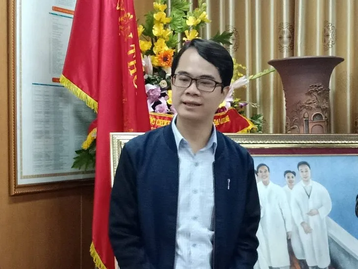 Phát ngôn ở chùa Ba Vàng, bác sĩ Phong có bị nghỉ việc ở bệnh viện Bạch Mai? - Ảnh 1. Phát ngôn ở chùa Ba Vàng, bác sĩ Phong có bị nghỉ việc ở bệnh viện Bạch Mai? - Ảnh 1.