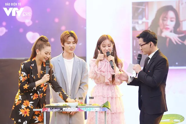 Hyomin (T-ara) náo loạn Bữa trưa vui vẻ cùng hàng trăm fan Việt - Ảnh 2. Hyomin (T-ara) náo loạn Bữa trưa vui vẻ cùng hàng trăm fan Việt - Ảnh 2.