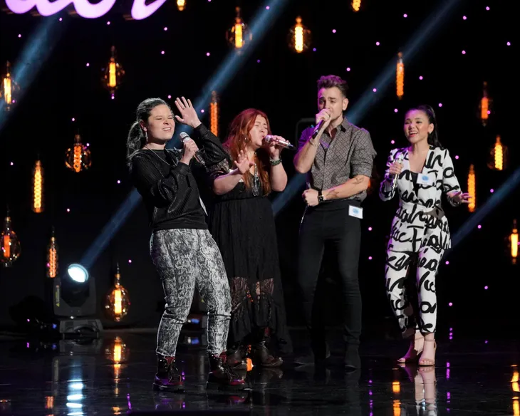 Cô gái Việt tiếp tục giành chiến thắng vòng 2 American Idol - Ảnh 4. Cô gái Việt tiếp tục giành chiến thắng vòng 2 American Idol - Ảnh 4.