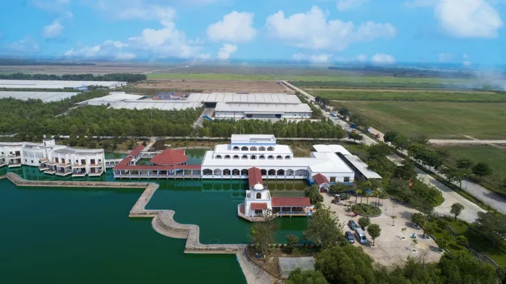 “Resort” bò sữa Vinamilk Tây Ninh - Ngôi nhà của những cô bò hạnh phúc - Ảnh 2. “Resort” bò sữa Vinamilk Tây Ninh - Ngôi nhà của những cô bò hạnh phúc - Ảnh 2.