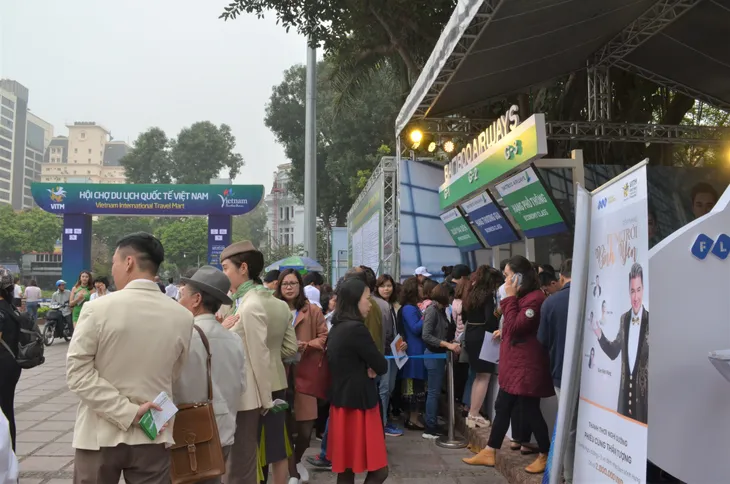Xếp hàng săn vé máy bay giá rẻ tại Hội chơ du lịch VITM 2019 - Ảnh 10. Xếp hàng săn vé máy bay giá rẻ tại Hội chơ du lịch VITM 2019 - Ảnh 10.