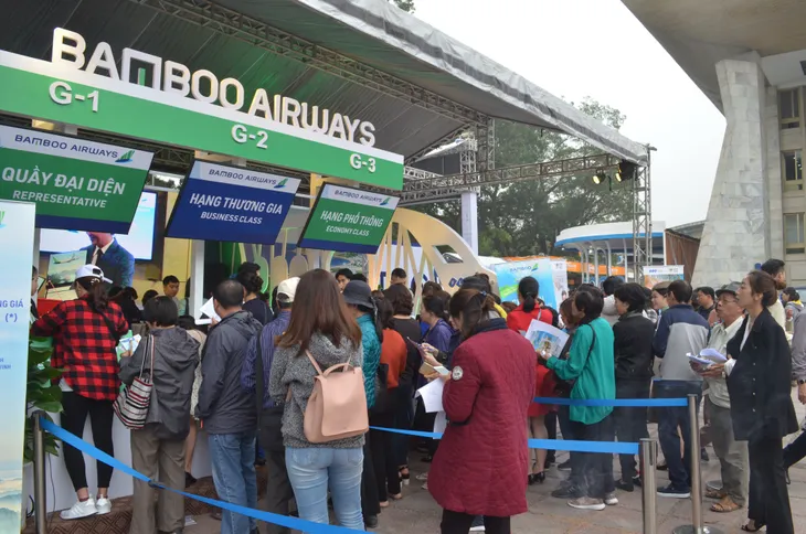 Xếp hàng săn vé máy bay giá rẻ tại Hội chơ du lịch VITM 2019 - Ảnh 2. Xếp hàng săn vé máy bay giá rẻ tại Hội chơ du lịch VITM 2019 - Ảnh 2.