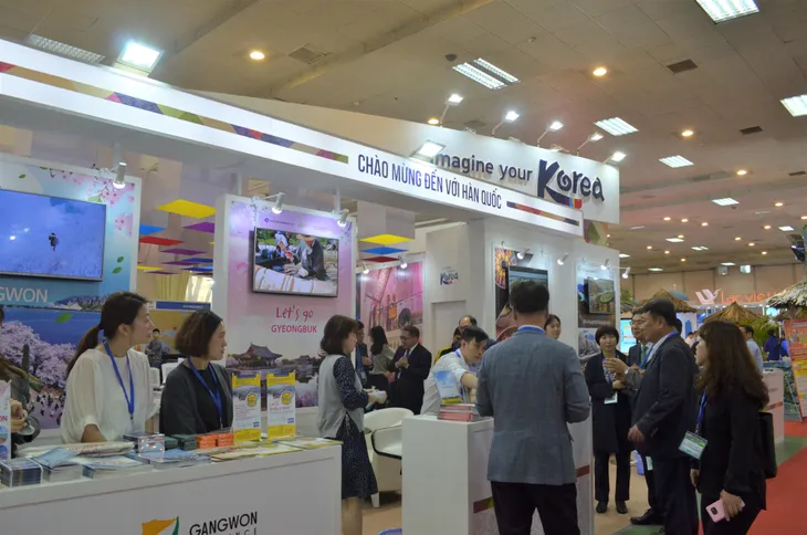 Xếp hàng săn vé máy bay giá rẻ tại Hội chơ du lịch VITM 2019 - Ảnh 8. Xếp hàng săn vé máy bay giá rẻ tại Hội chơ du lịch VITM 2019 - Ảnh 8.