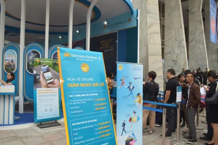 Xếp hàng săn vé máy bay giá rẻ tại Hội chơ du lịch VITM 2019 - Ảnh 6. Xếp hàng săn vé máy bay giá rẻ tại Hội chơ du lịch VITM 2019 - Ảnh 6.