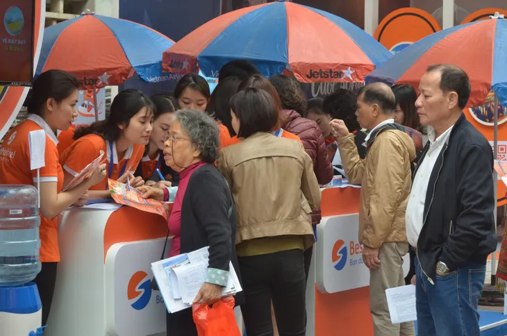 Xếp hàng săn vé máy bay giá rẻ tại Hội chơ du lịch VITM 2019 - Ảnh 3. Xếp hàng săn vé máy bay giá rẻ tại Hội chơ du lịch VITM 2019 - Ảnh 3.