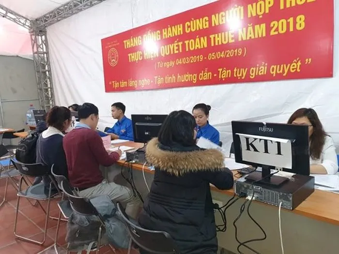 Cục Thuế Hà Nội chạy nước rút trong mùa quyết toán thuế - Ảnh 2. Cục Thuế Hà Nội chạy nước rút trong mùa quyết toán thuế - Ảnh 2.