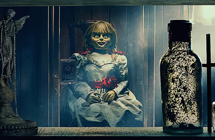 Hé lộ hình ảnh đầu tiên của bộ phim kinh dị Annabelle 3: Annabelle Comes Home - Ảnh 1. Hé lộ hình ảnh đầu tiên của bộ phim kinh dị Annabelle 3: Annabelle Comes Home - Ảnh 1.