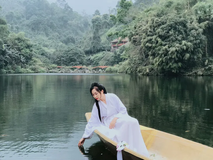 Lan Những cô gái trong thành phố hé lộ MV cổ trang nói lời từ biệt - Ảnh 3. Lan Những cô gái trong thành phố hé lộ MV cổ trang nói lời từ biệt - Ảnh 3.