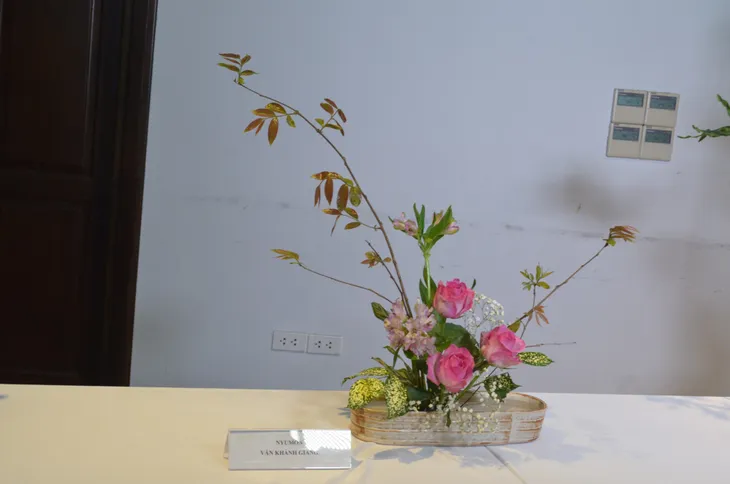 Thưởng thức nghệ thuật cắm hoa Ikebana Nhật Bản tại Hà Nội - Ảnh 5. Thưởng thức nghệ thuật cắm hoa Ikebana Nhật Bản tại Hà Nội - Ảnh 5.