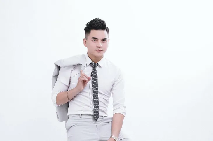 La Hoàng Quý - Chàng trai nghèo xứ Nghệ viết tiếp ước mơ tại Sao Mai 2019 - Ảnh 1. La Hoàng Quý - Chàng trai nghèo xứ Nghệ viết tiếp ước mơ tại Sao Mai 2019 - Ảnh 1.