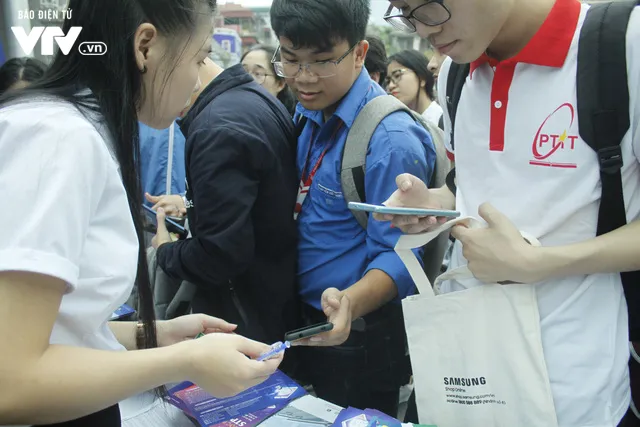 Sôi nổi Tọa đàm và triển lãm Phát triển nguồn nhân lực ICT trình độ cao: Gắn kết cơ sở giáo dục đại học - doanh nghiệp - Ảnh 6. Sôi nổi Tọa đàm và triển lãm Phát triển nguồn nhân lực ICT trình độ cao: Gắn kết cơ sở giáo dục đại học - doanh nghiệp - Ảnh 6.