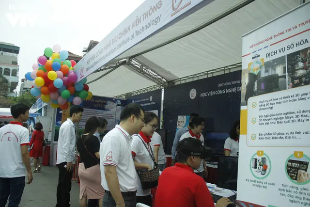 Sôi nổi Tọa đàm và triển lãm Phát triển nguồn nhân lực ICT trình độ cao: Gắn kết cơ sở giáo dục đại học - doanh nghiệp - Ảnh 7. Sôi nổi Tọa đàm và triển lãm Phát triển nguồn nhân lực ICT trình độ cao: Gắn kết cơ sở giáo dục đại học - doanh nghiệp - Ảnh 7.