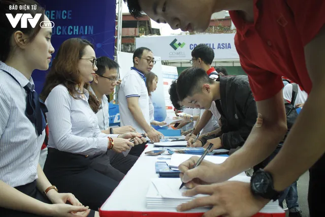 Sôi nổi Tọa đàm và triển lãm Phát triển nguồn nhân lực ICT trình độ cao: Gắn kết cơ sở giáo dục đại học - doanh nghiệp - Ảnh 13. Sôi nổi Tọa đàm và triển lãm Phát triển nguồn nhân lực ICT trình độ cao: Gắn kết cơ sở giáo dục đại học - doanh nghiệp - Ảnh 13.