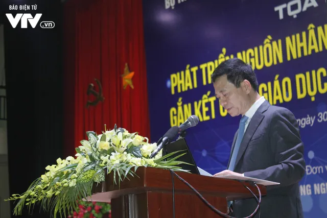 Sôi nổi Tọa đàm và triển lãm Phát triển nguồn nhân lực ICT trình độ cao: Gắn kết cơ sở giáo dục đại học - doanh nghiệp - Ảnh 2. Sôi nổi Tọa đàm và triển lãm Phát triển nguồn nhân lực ICT trình độ cao: Gắn kết cơ sở giáo dục đại học - doanh nghiệp - Ảnh 2.