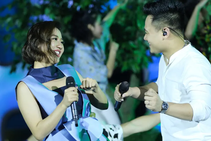 Hình ảnh ấn tượng của Lễ Tắt đèn hưởng ứng Giờ Trái đất 2019 tại Hà Nội - Ảnh 6. Hình ảnh ấn tượng của Lễ Tắt đèn hưởng ứng Giờ Trái đất 2019 tại Hà Nội - Ảnh 6.