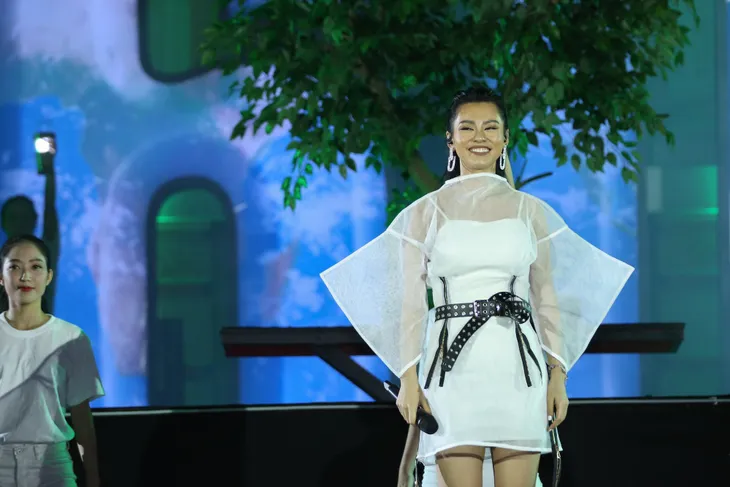 Hình ảnh ấn tượng của Lễ Tắt đèn hưởng ứng Giờ Trái đất 2019 tại Hà Nội - Ảnh 9. Hình ảnh ấn tượng của Lễ Tắt đèn hưởng ứng Giờ Trái đất 2019 tại Hà Nội - Ảnh 9.