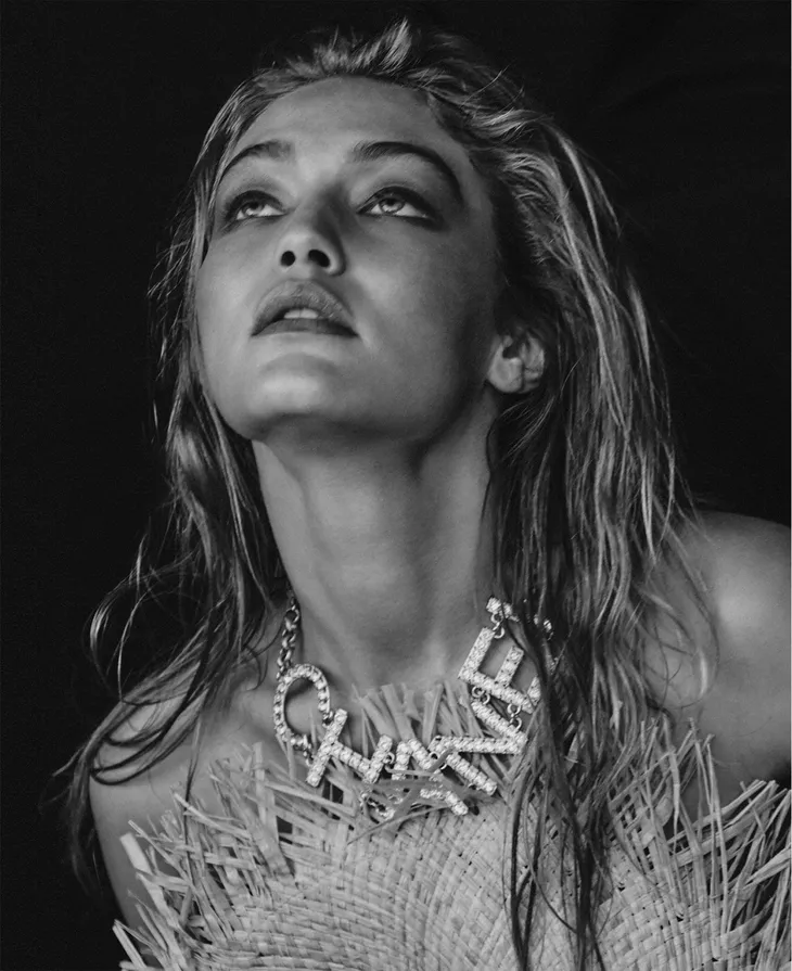 Gigi Hadid khoe chân dài miên man đến phát choáng - Ảnh 6. Gigi Hadid khoe chân dài miên man đến phát choáng - Ảnh 6.