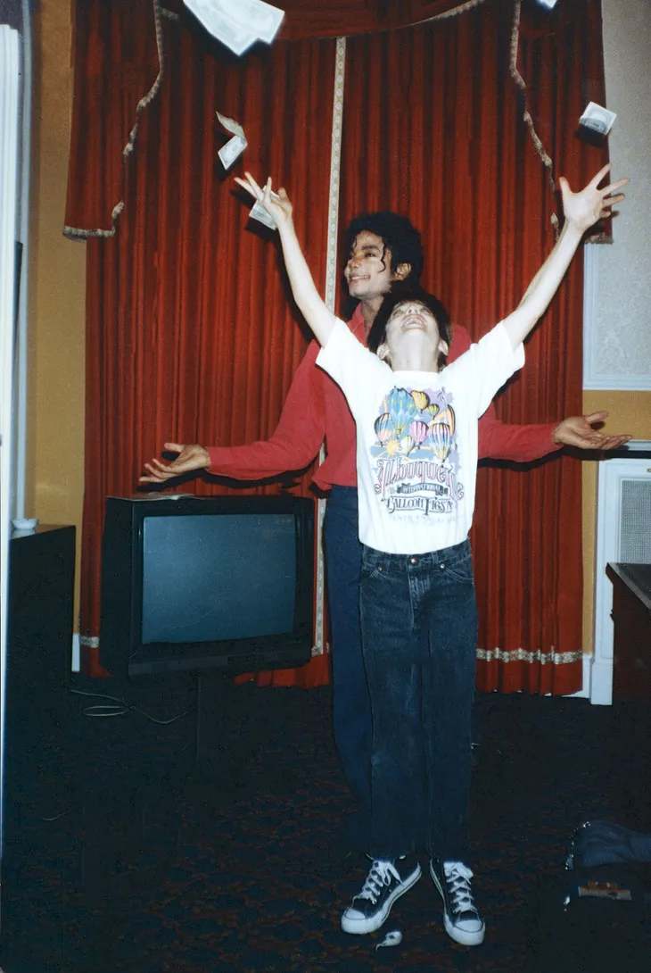 Công chiếu phim tài liệu tố cáo Michael Jackson lạm dụng tình dục trẻ em, khán giả nói gì? - Ảnh 2. Công chiếu phim tài liệu tố cáo Michael Jackson lạm dụng tình dục trẻ em, khán giả nói gì? - Ảnh 2.