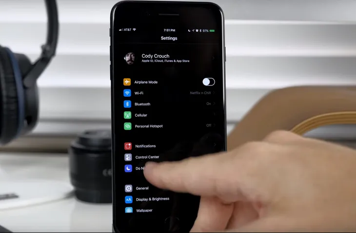 iPhone 2019 có thể sử dụng được khi ở dưới nước - Ảnh 2. iPhone 2019 có thể sử dụng được khi ở dưới nước - Ảnh 2.