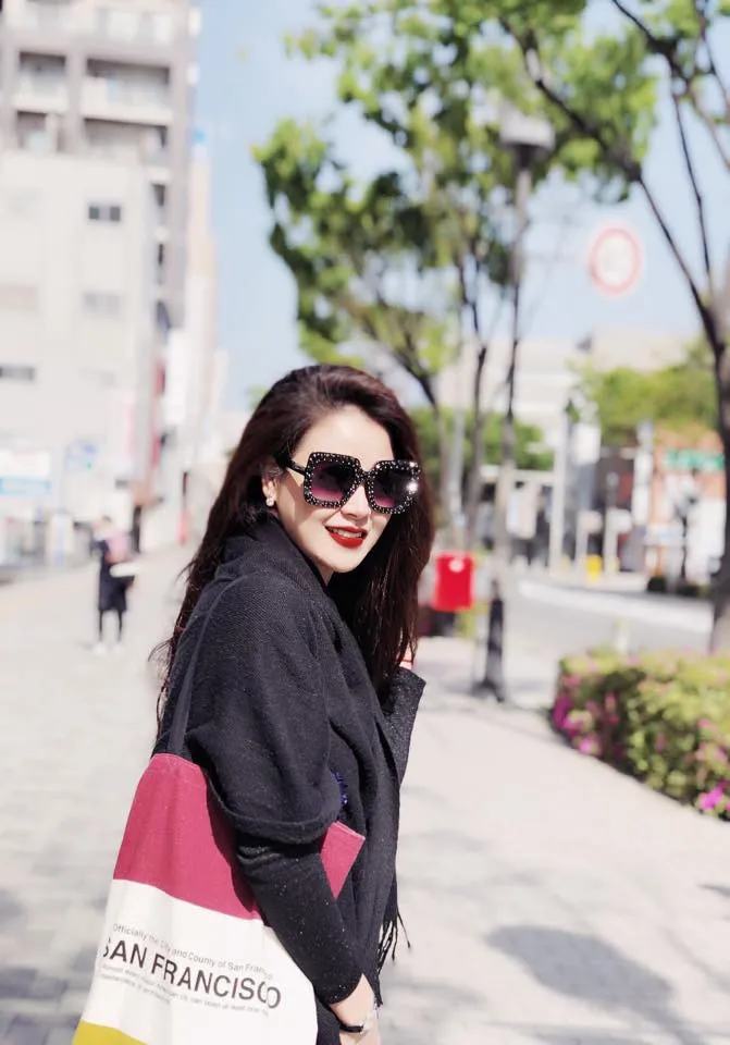 Quê mùa là vậy nhưng 4 nữ chính phim Những cô gái trong thành phố ngoài đời lại cực kì sang chảnh - Ảnh 13. Quê mùa là vậy nhưng 4 nữ chính phim Những cô gái trong thành phố ngoài đời lại cực kì sang chảnh - Ảnh 13.