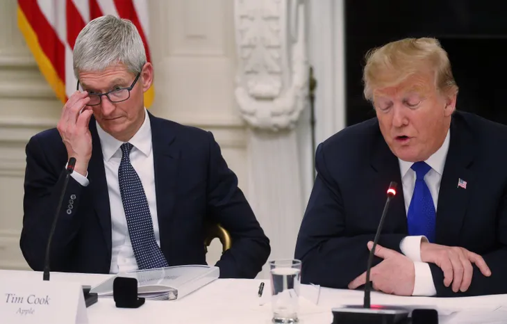 Tổng thống Trump gọi CEO Apple là… Tim Apple - Ảnh 2. Tổng thống Trump gọi CEO Apple là… Tim Apple - Ảnh 2.