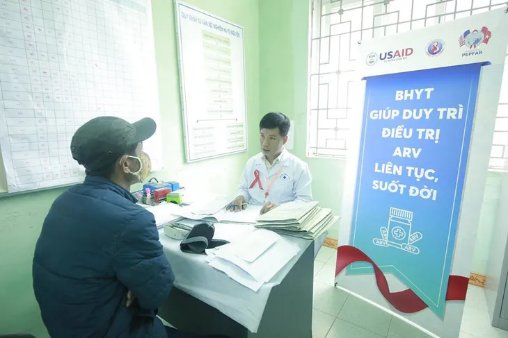 115 nghìn người nhiễm HIV/AIDS nhận thuốc ARV bằng bảo hiểm y tế - Ảnh 6.