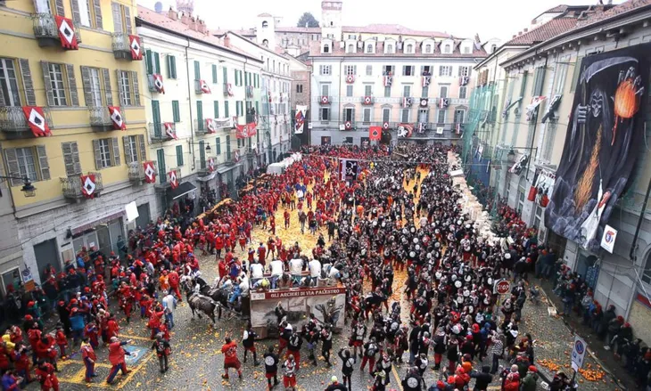 Những hình ảnh sôi động tại lễ hội ném cam ở Italy - Ảnh 6. Những hình ảnh sôi động tại lễ hội ném cam ở Italy - Ảnh 6.