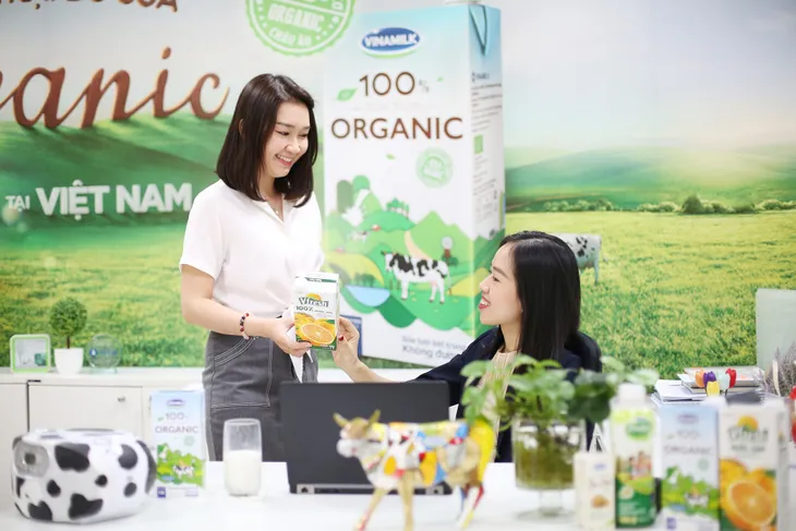 Vinamilk là nơi làm việc tốt nhất Việt Nam 2 năm liên tiếp - Ảnh 1. Vinamilk là nơi làm việc tốt nhất Việt Nam 2 năm liên tiếp - Ảnh 1.