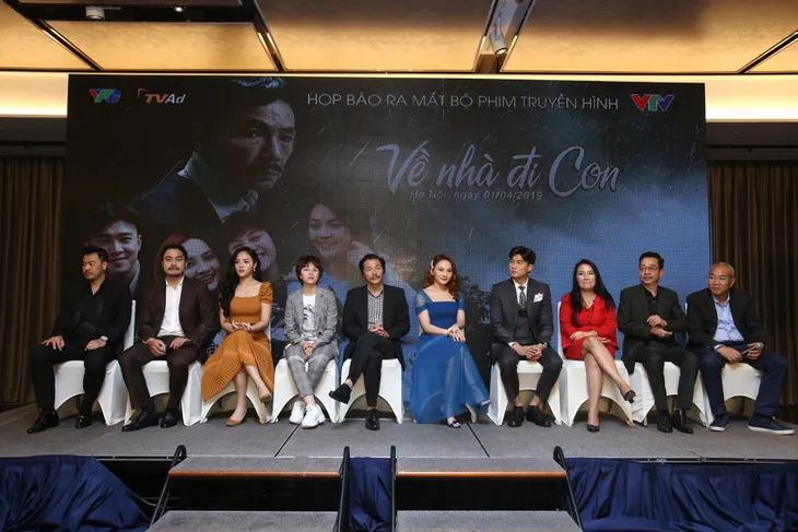 Về nhà đi con: Khi ngôi nhà có người cha luôn dang tay chào đón các con trở về sau những vấp ngã - Ảnh 2. Về nhà đi con: Khi ngôi nhà có người cha luôn dang tay chào đón các con trở về sau những vấp ngã - Ảnh 2.
