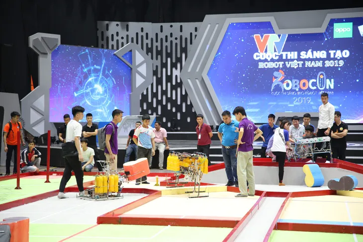 Robocon Việt Nam 2019: Nhiều cơ chế di chuyển MR2 độc đáo hé lộ qua buổi thử sân - Ảnh 3. Robocon Việt Nam 2019: Nhiều cơ chế di chuyển MR2 độc đáo hé lộ qua buổi thử sân - Ảnh 3.
