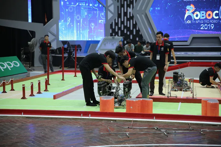 Robocon Việt Nam 2019: Nhiều cơ chế di chuyển MR2 độc đáo hé lộ qua buổi thử sân - Ảnh 13. Robocon Việt Nam 2019: Nhiều cơ chế di chuyển MR2 độc đáo hé lộ qua buổi thử sân - Ảnh 13.