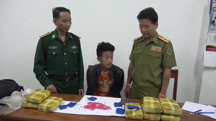 Phá chuyên án thu giữ 90.000 viên ma túy ở biên giới Việt - Lào - Ảnh 2. Phá chuyên án thu giữ 90.000 viên ma túy ở biên giới Việt - Lào - Ảnh 2.