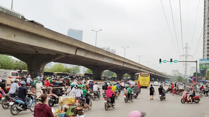Bến xe Mỹ Đình không quá đông trước dịp nghỉ giỗ Tổ Hùng Vương - Ảnh 2. Bến xe Mỹ Đình không quá đông trước dịp nghỉ giỗ Tổ Hùng Vương - Ảnh 2.