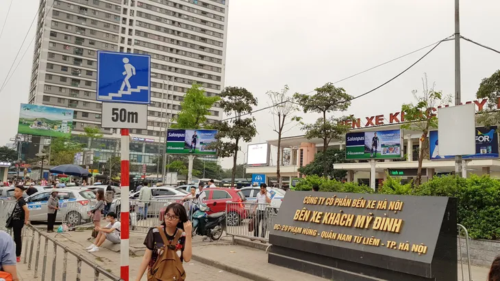 Bến xe Mỹ Đình không quá đông trước dịp nghỉ giỗ Tổ Hùng Vương - Ảnh 1. Bến xe Mỹ Đình không quá đông trước dịp nghỉ giỗ Tổ Hùng Vương - Ảnh 1.