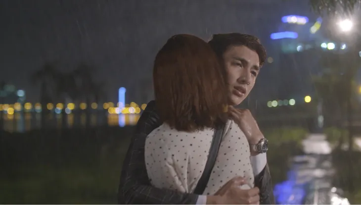 Mối tình đầu của tôi - Tập 46: Đau lòng cảnh Minh Huy nhìn Nam Phong ôm chặt An Chi dưới mưa - Ảnh 6. Mối tình đầu của tôi - Tập 46: Đau lòng cảnh Minh Huy nhìn Nam Phong ôm chặt An Chi dưới mưa - Ảnh 6.