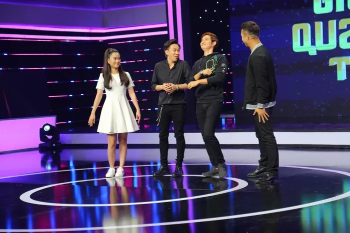 Giác quan thứ 6: Lâm Vỹ Dạ ngại ngùng khi gặp lại tình cũ Anh Đức - Ảnh 8. Giác quan thứ 6: Lâm Vỹ Dạ ngại ngùng khi gặp lại tình cũ Anh Đức - Ảnh 8.