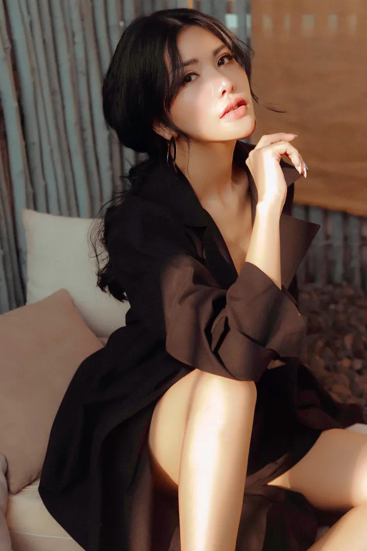 Hoa hậu Loan Vương quyến rũ chết người trong bộ ảnh mới - Ảnh 6. Hoa hậu Loan Vương quyến rũ chết người trong bộ ảnh mới - Ảnh 6.