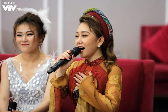 3 Quán quân Sao mai 2019 vỡ òa niềm hạnh phúc trong giây phút đăng quang - Ảnh 2. 3 Quán quân Sao mai 2019 vỡ òa niềm hạnh phúc trong giây phút đăng quang - Ảnh 2.