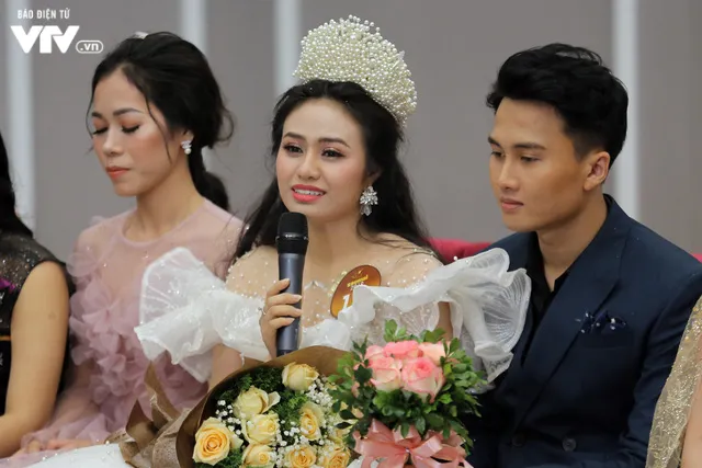 3 Quán quân Sao mai 2019 vỡ òa niềm hạnh phúc trong giây phút đăng quang - Ảnh 3. 3 Quán quân Sao mai 2019 vỡ òa niềm hạnh phúc trong giây phút đăng quang - Ảnh 3.