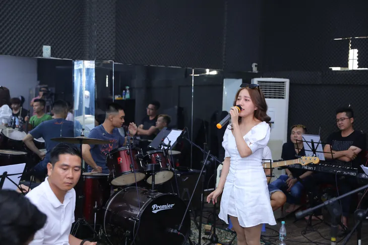 Lễ trao giải Âm nhạc Cống hiến lần 14-2019: Tất cả đã sẵn sàng cho đêm Hạt nhân cảm xúc - Ảnh 2. Lễ trao giải Âm nhạc Cống hiến lần 14-2019: Tất cả đã sẵn sàng cho đêm Hạt nhân cảm xúc - Ảnh 2.